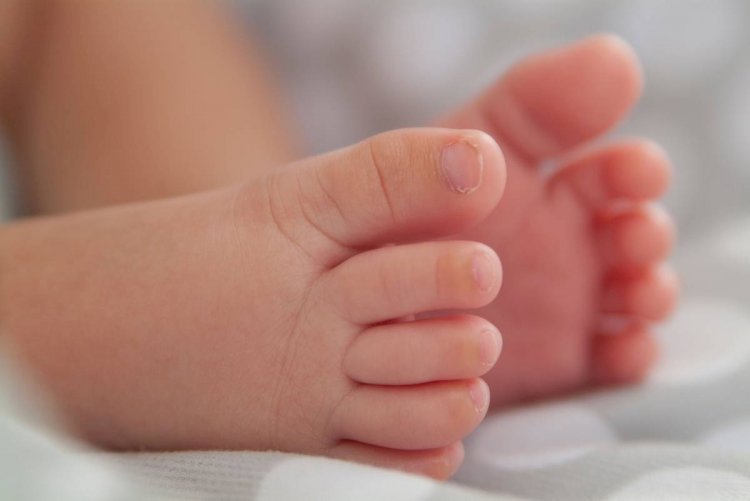 रुग्णालयाचे उंबरठे झिजवण्यात ६ दिवसीय करोनाबाधित बाळाचा मृत्यू