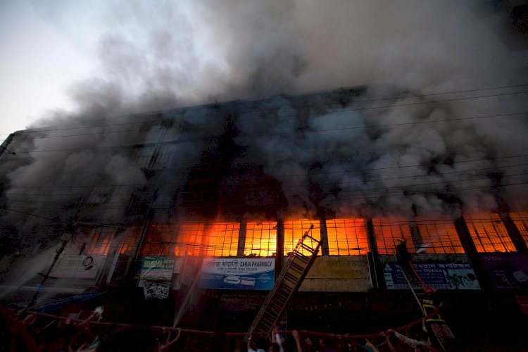 बांगलादेशमध्ये भयानक दुर्घटना!; कारखान्यास लागलेल्या भीषण आगीत ४० लोकांचा मृत्यू , ३० जखमी