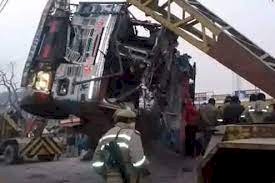उत्तरप्रदेश : रस्ता अपघातात 18 जणांचा मृत्यू