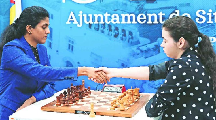 जागतिक महिला बुद्धिबळ स्पर्धा : रुपेरी यश!